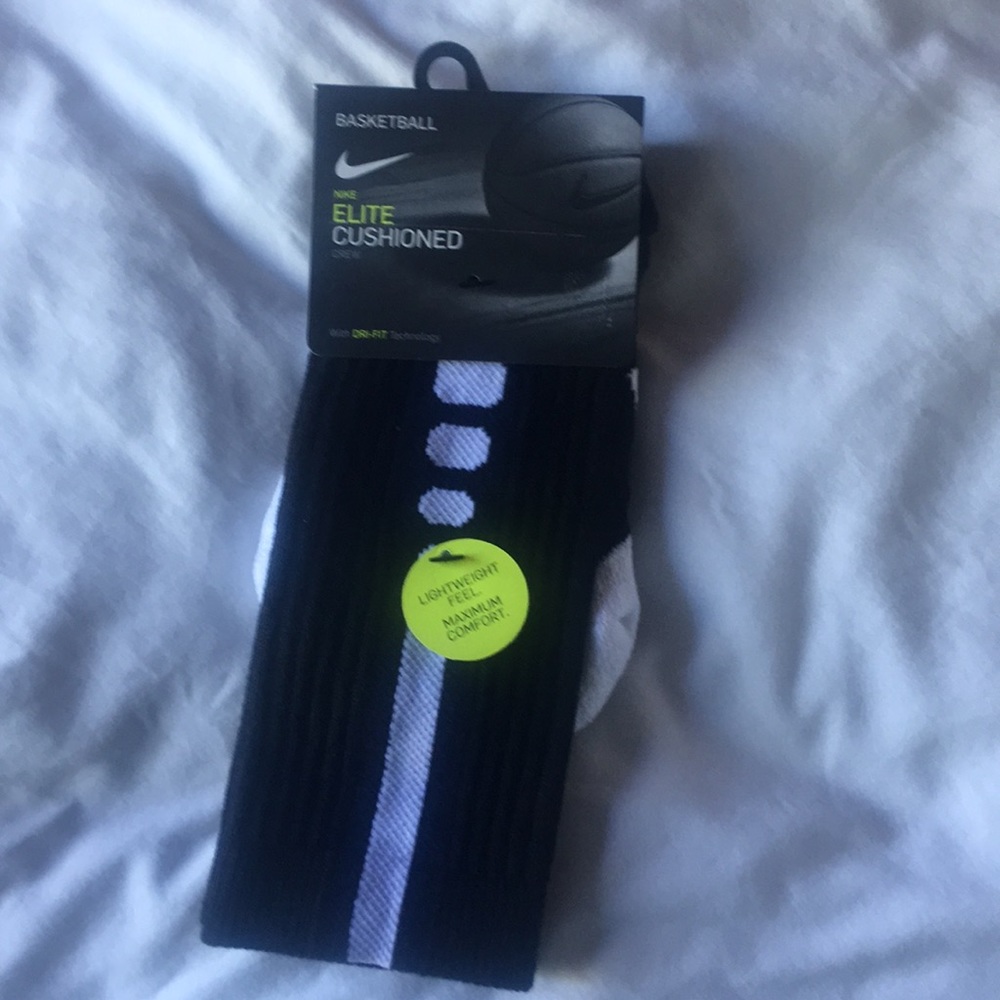 New Woman’s Nike Badketball Socks